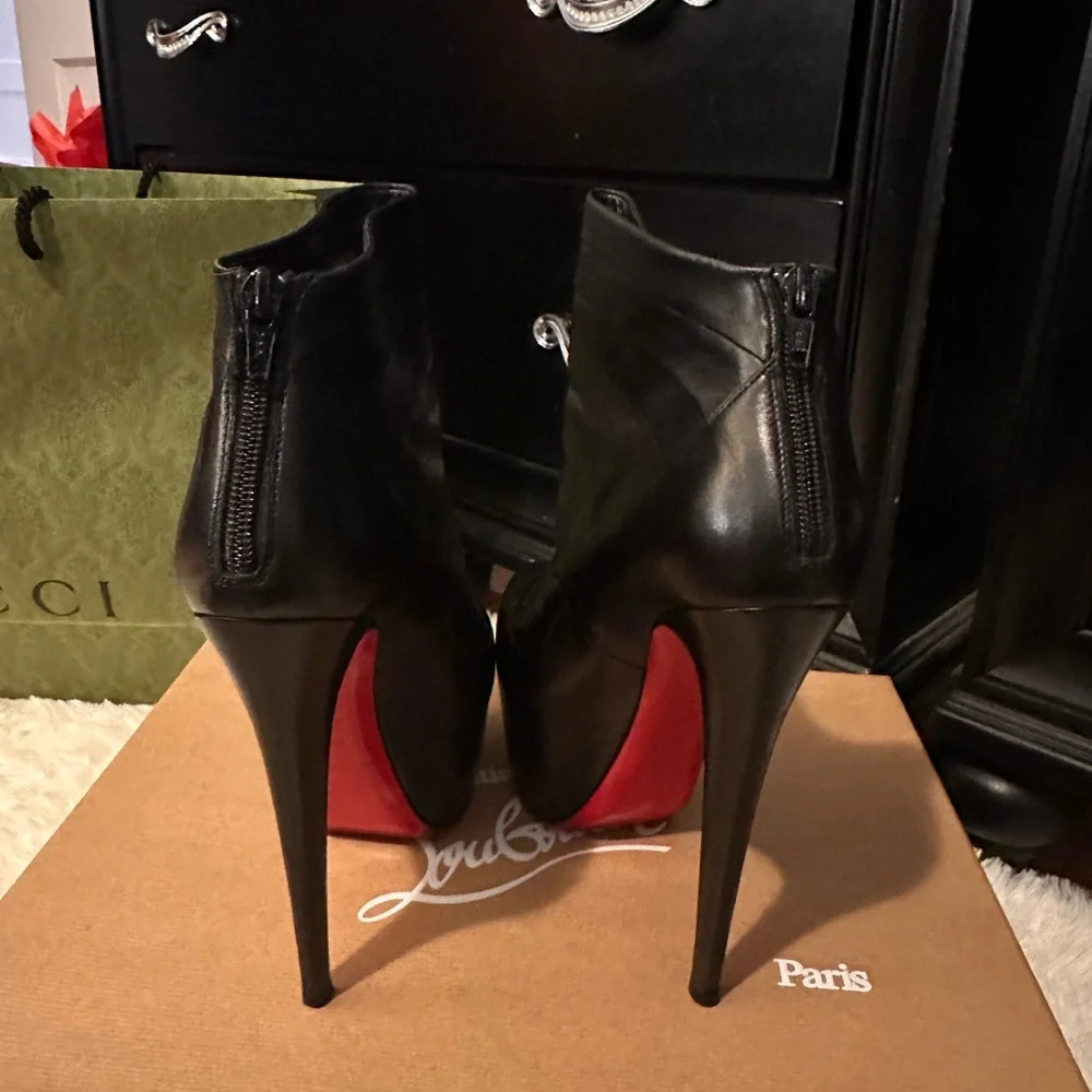 Elegant Black Platform Ankle Boots - Picture 3 of 6